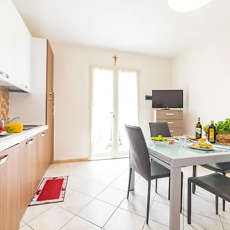Nettes In Mit Privatem Garten Apartamento *