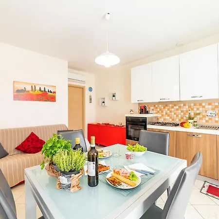 Nettes In Mit Privatem Garten Appartement